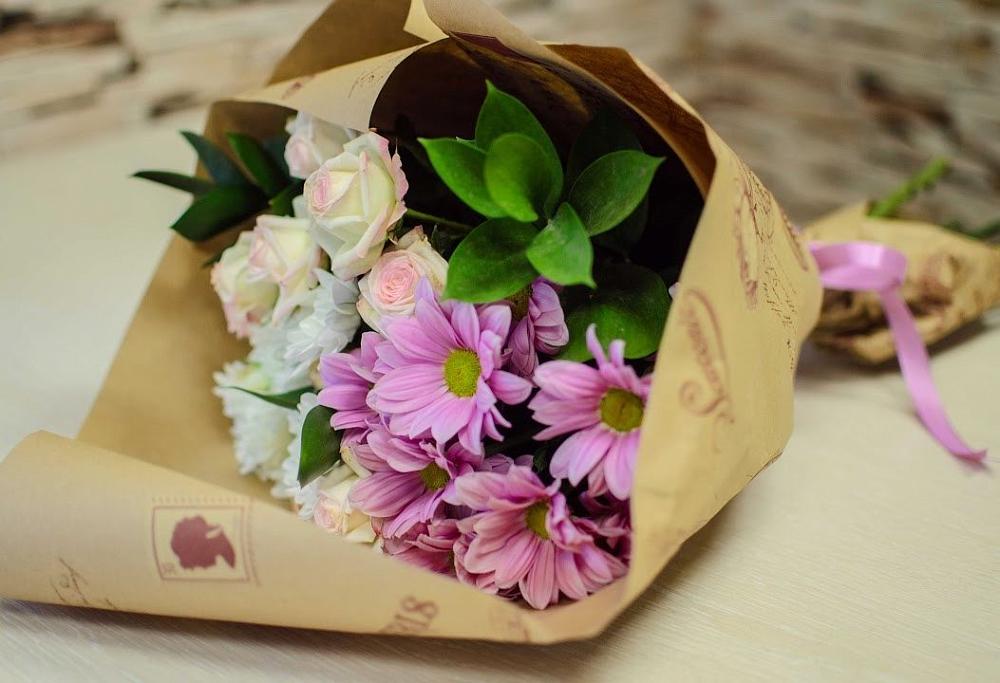 Букет улыбка в Александровской Краснодарского края Букет цветов из: Розы и Хризантемы в Александровской Краснодарского края