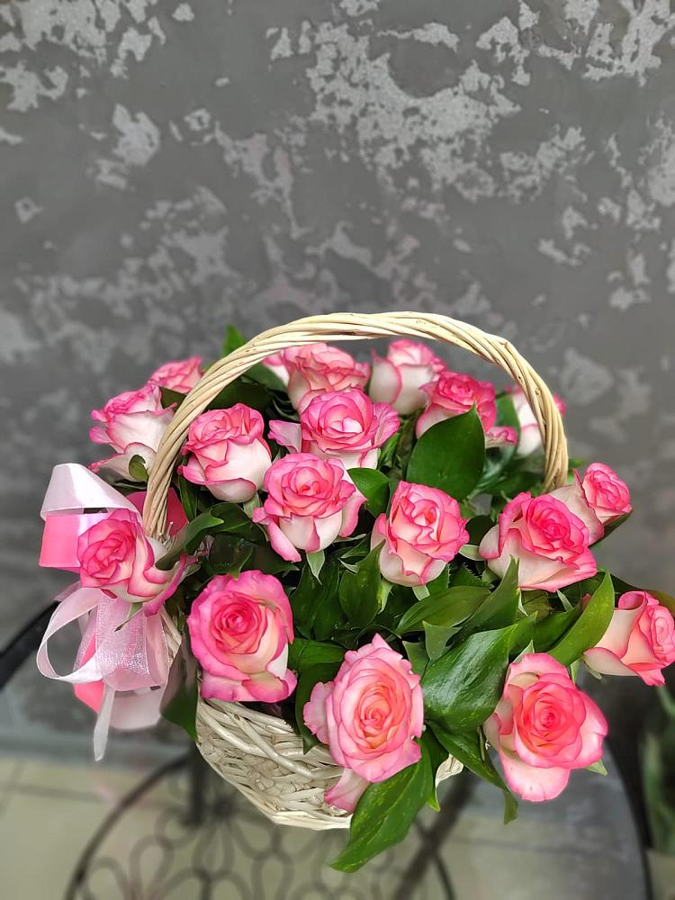 Цветочная композиция из Розы в корзине в Александровской Краснодарского края