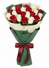 Букет Микс из красных и белых роз #REPLACE_PRED# Александровской Краснодарского края