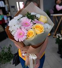 Букет цветов из:  Герберы, Розы и Хризантемы в Александровской Краснодарского края