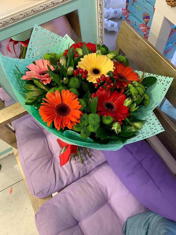 Букет цветов из: Герберы, Хризантемы и Альстромерии в Александровской Краснодарского края