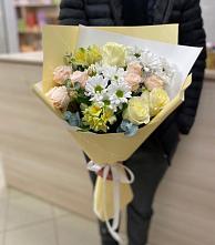 Букет цветов из:  Альстромерии, Розы и Хризантемы в Александровской Краснодарского края