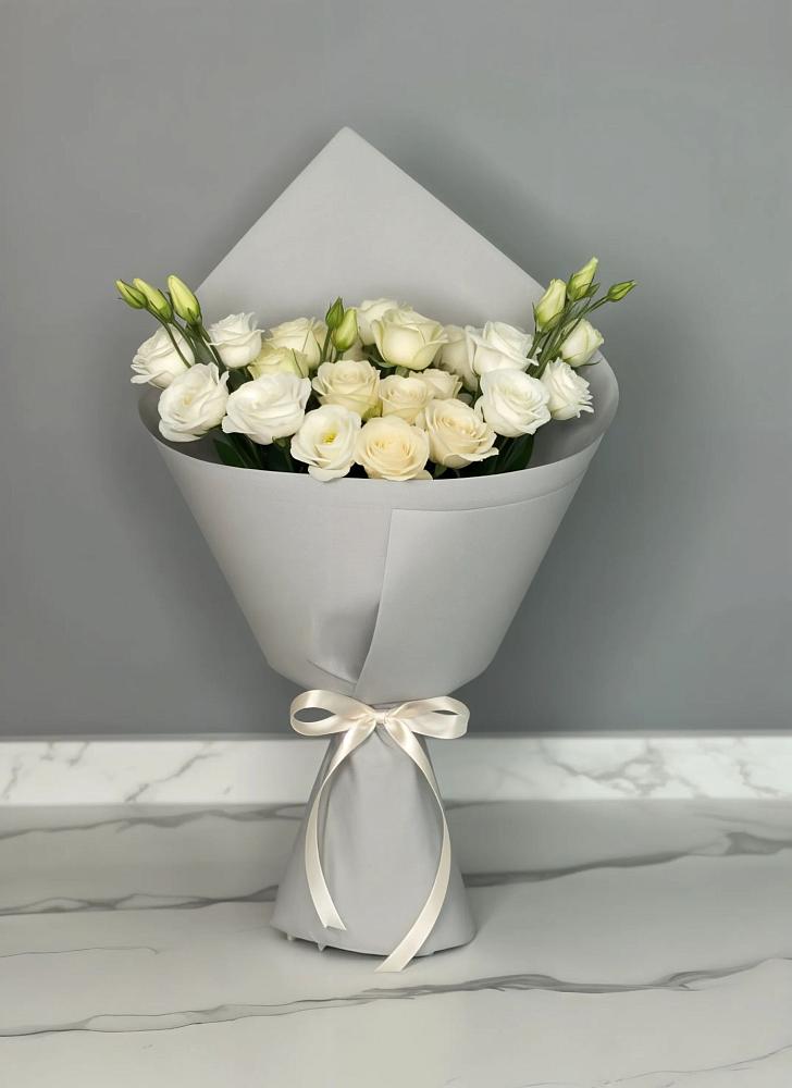 Букет цветов из: Розы и Лизиантусы в Александровской Краснодарского края