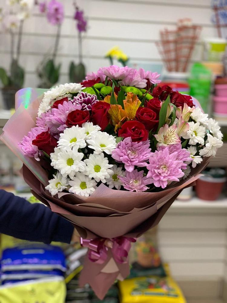 Букет салют цветов в Александровской Краснодарского края Букет цветов из: Розы, Хризантемы и Альстромерии в Александровской Краснодарского края