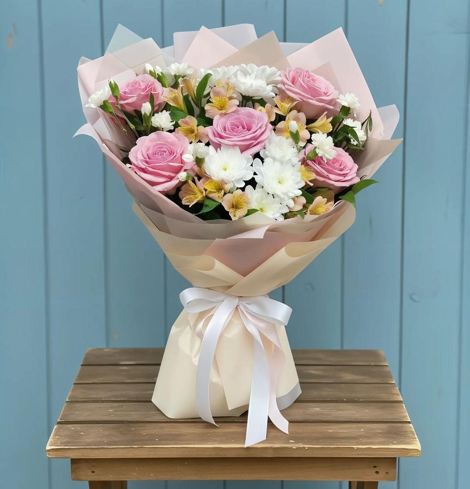 Букет цветов из: Гвоздики, Орхидеи и Розы в Александровской Краснодарского края