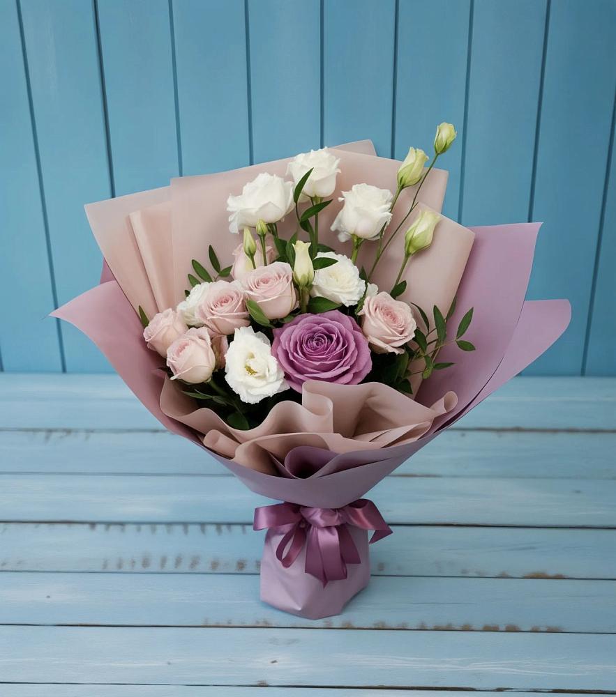 Букет цветов из: Розы и Лизиантусы в Александровской Краснодарского края